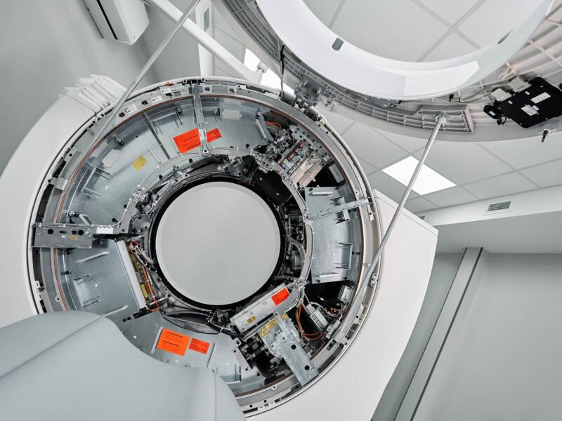 Froehlich Und Doerken Solutionsadvanced Medical Scanner Equipment In A Hospital S 2026 01 07 02 16 12 Utc