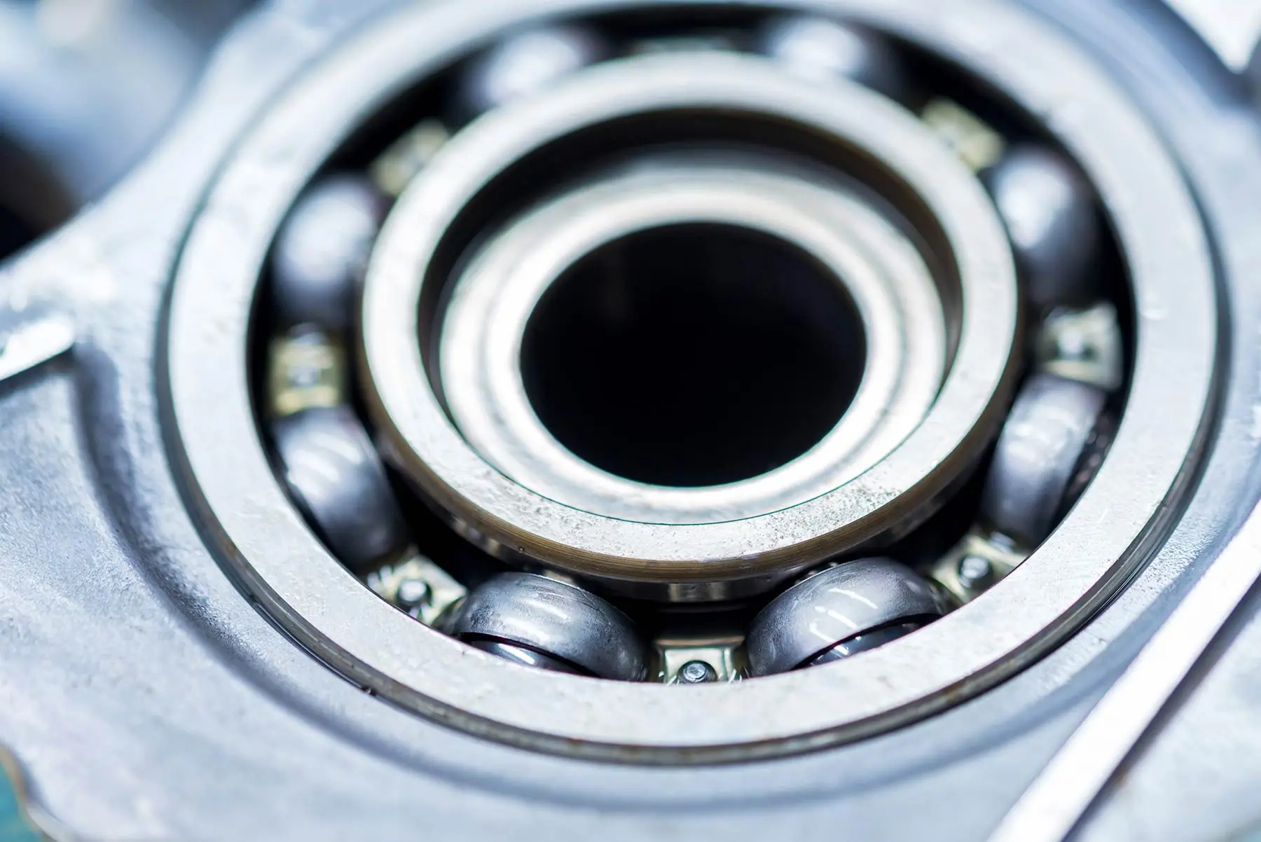 Fud Waelzlager Web Close Up Ball Bearing In Car Automatic Transmissio 2026 01 05 05 16 29 Utc